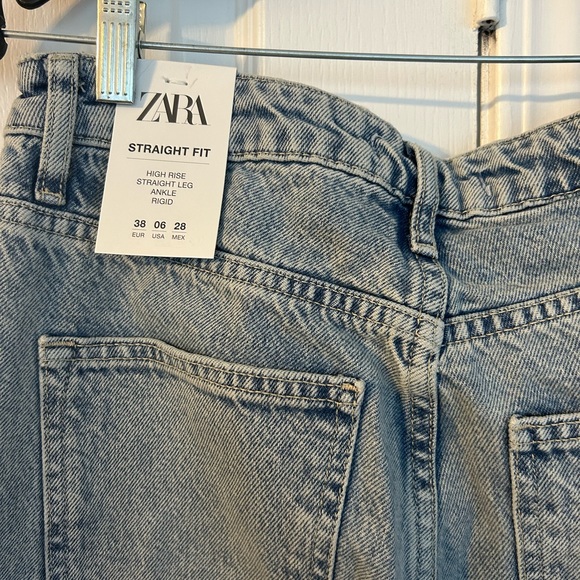 Zara Straight Fit Jeans - Picture 3 of 3